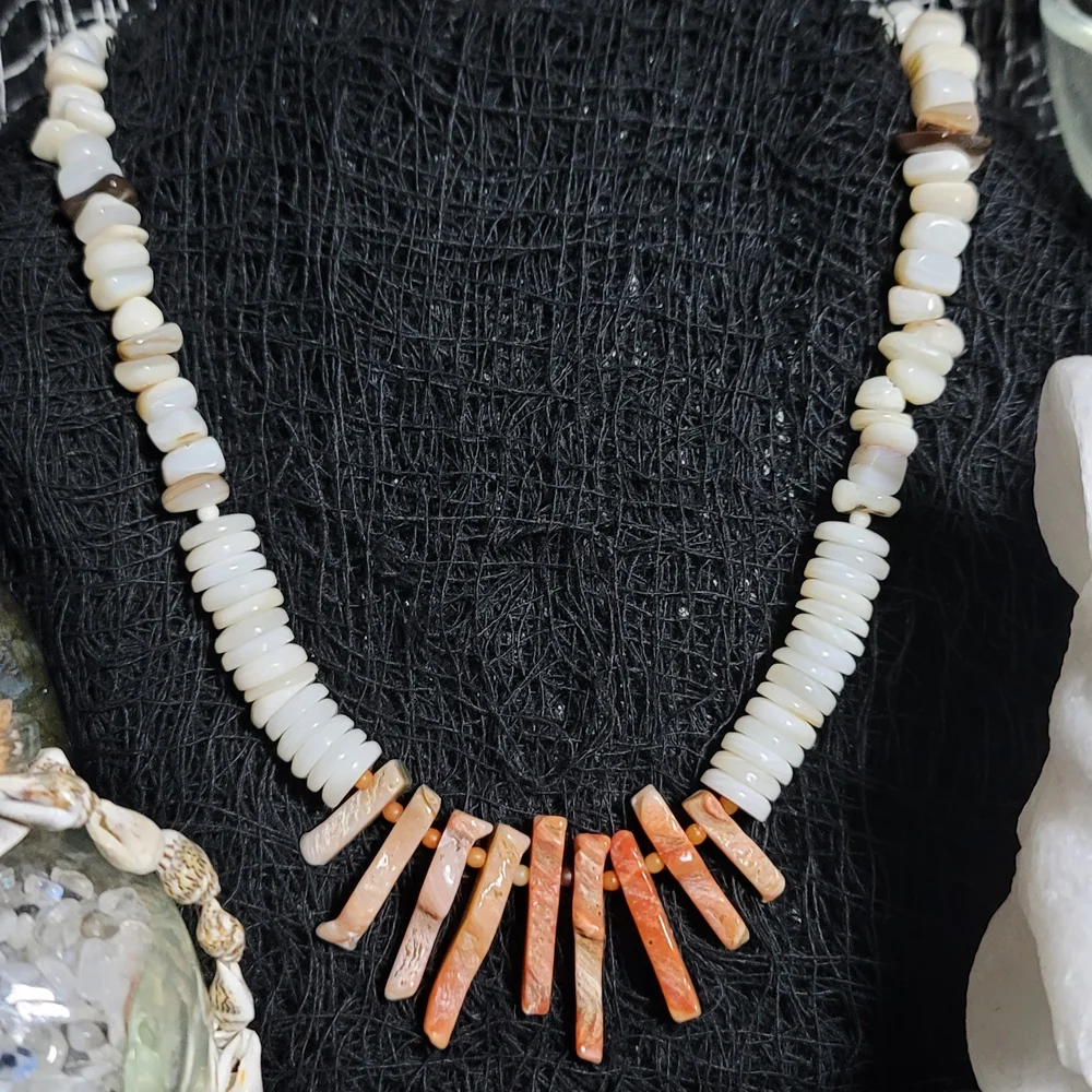Shell Necklace - Picture 1 of 3